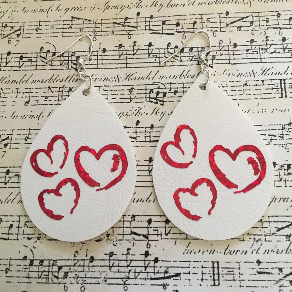 🔥 Hearts Valentine’s Day faux leather earrings